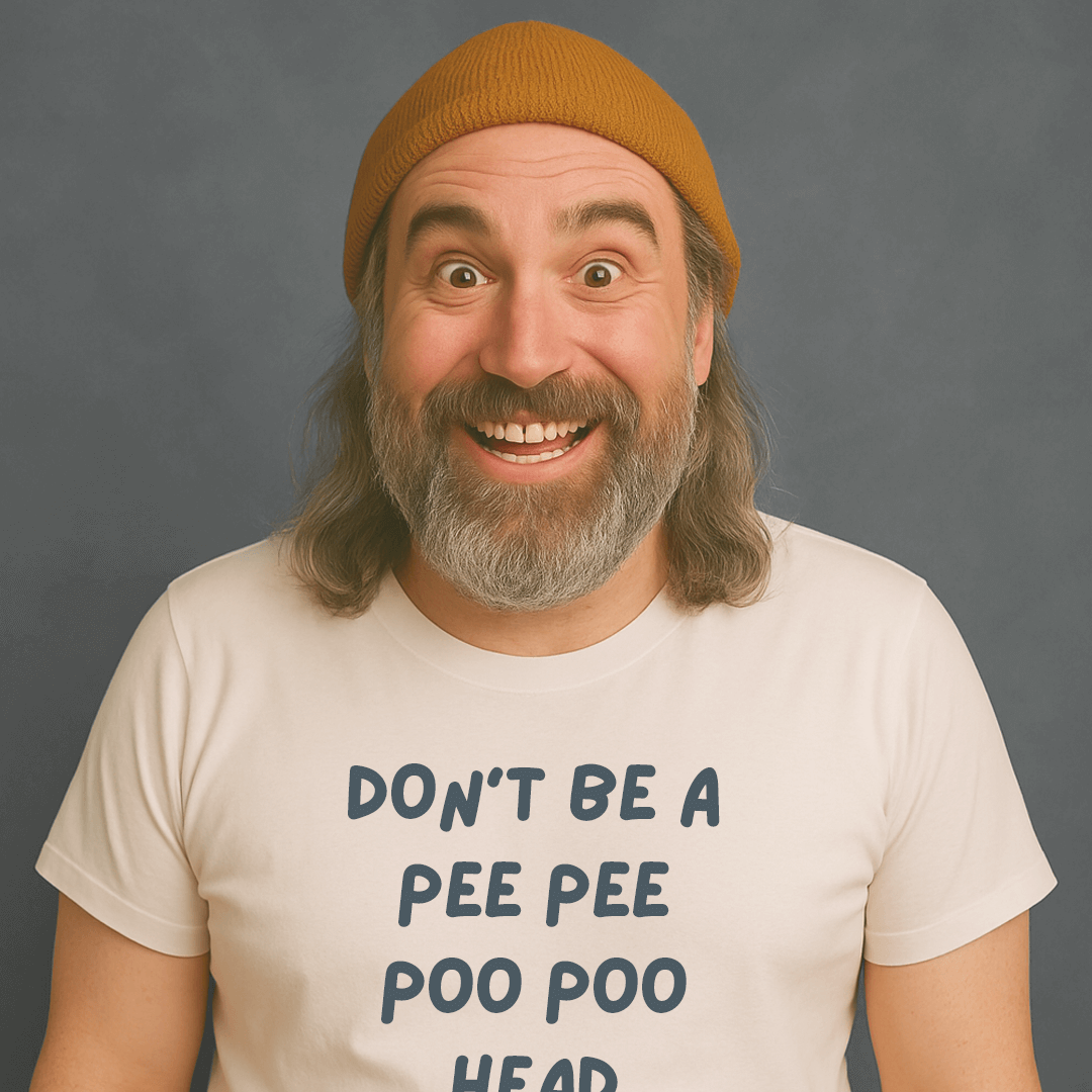 Smiling man with beanie and beard wearing a white “DON’T BE A PEE PEE POO POO HEAD” t-shirt.          Preguntar a ChatGPT