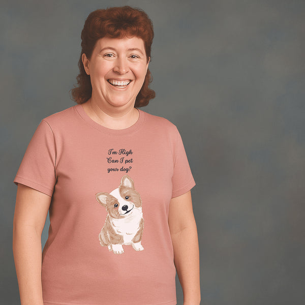  Smiling person with short curly hair wearing a pink t-shirt that features an illustration of a cute dog with the text “I’m high, can I pet your dog?” above it.          Preguntar a ChatGPT